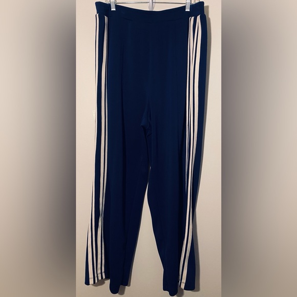 Pre-Loved Torrid Navy Track Pants Size: 2x Regular Length - Picture 10 of 10